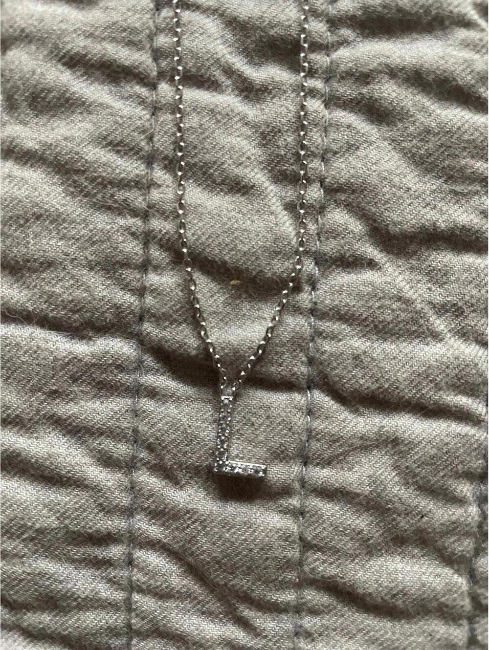 Faux diamond “L” silver neckless